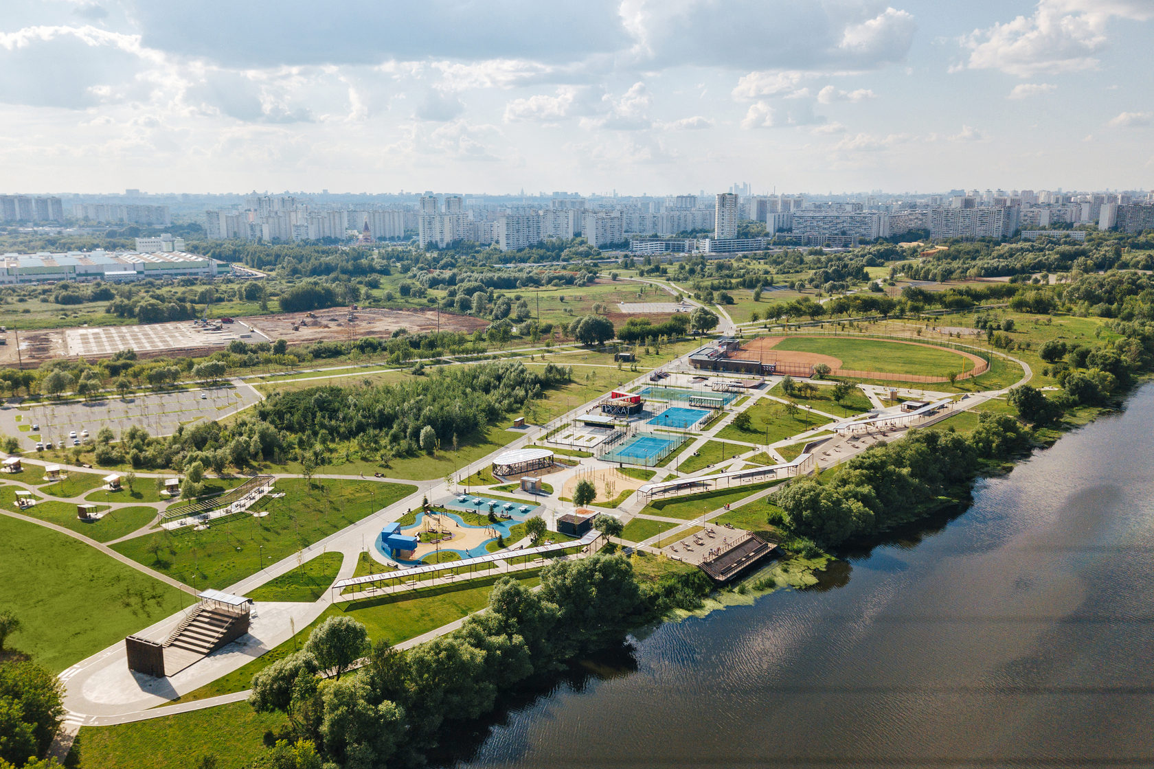 Братеевский парк футбольное поле